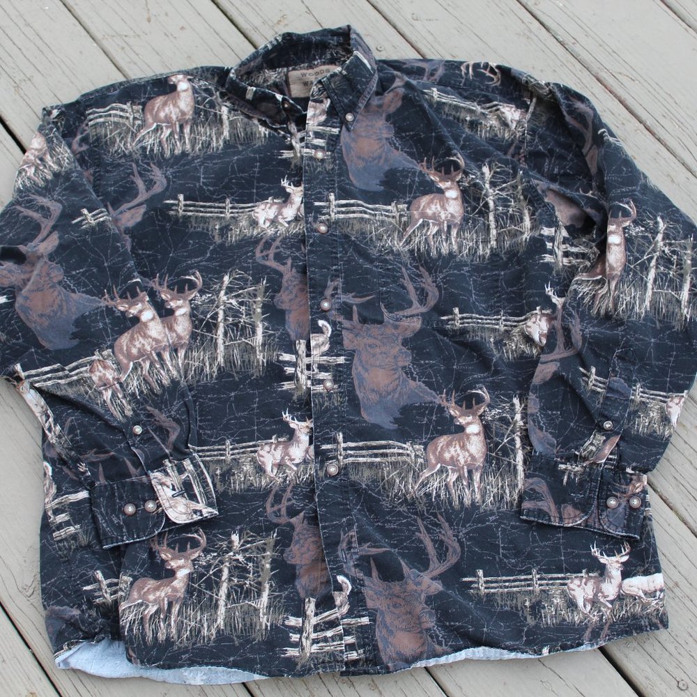 Woods & Water Outfitters Deer Meadow Camo Button L